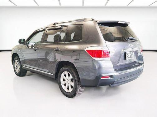Magnetic Gray Metallic 2012 Toyota Highlander SE