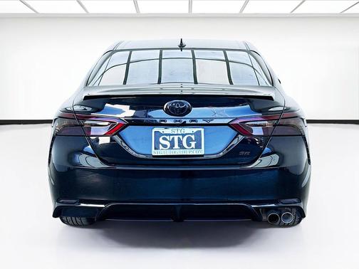 Midnight Black Metallic 2019 Toyota Camry SE