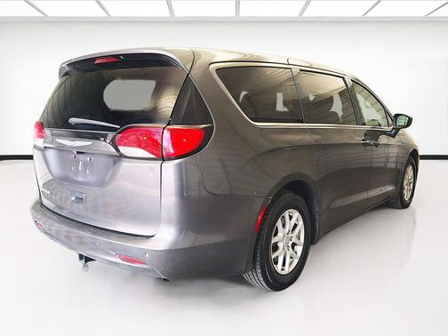 Granite Crystal Metallic Clearcoat 2017 Chrysler Pacifica Touring
