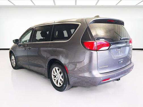 Granite Crystal Metallic Clearcoat 2017 Chrysler Pacifica Touring