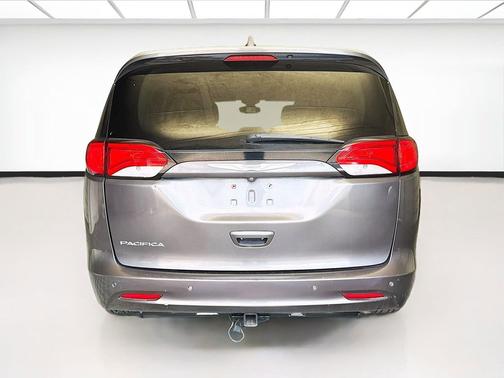 Granite Crystal Metallic Clearcoat 2017 Chrysler Pacifica Touring