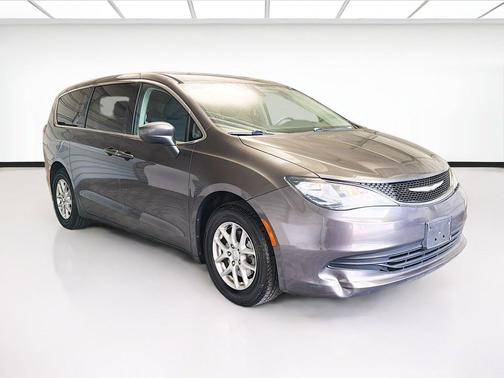 Granite Crystal Metallic Clearcoat 2017 Chrysler Pacifica Touring