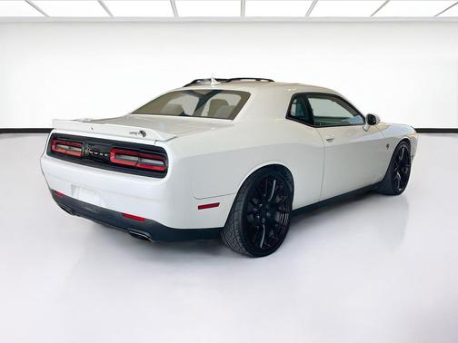 White Knuckle Clearcoat 2017 Dodge Challenger SXT