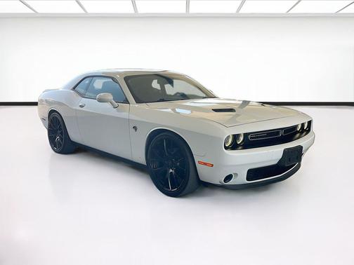 White Knuckle Clearcoat 2017 Dodge Challenger SXT