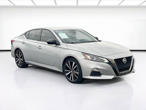 Brilliant Silver Metallic 2021 Nissan Altima SR FWD