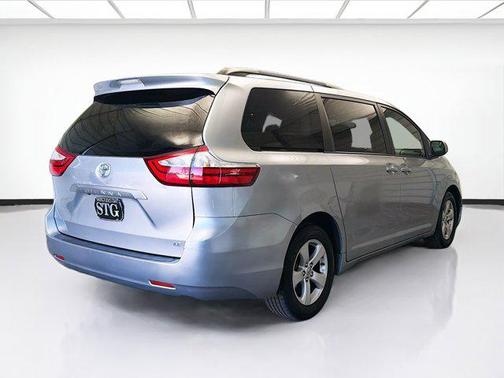 2017 Toyota Sienna LE