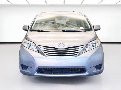2017 Toyota Sienna LE
