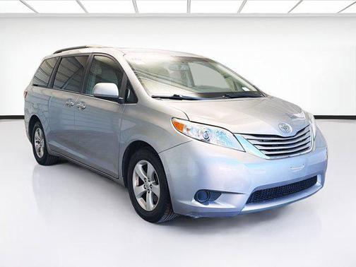 2017 Toyota Sienna LE