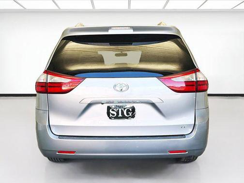 2017 Toyota Sienna LE