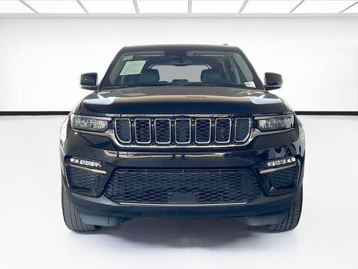 Diamond Black Crystal Pearlcoat 2024 Jeep Grand Cherokee Limited