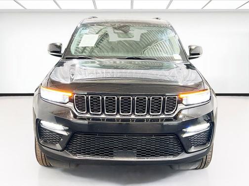 Diamond Black Crystal Pearlcoat 2024 Jeep Grand Cherokee Limited