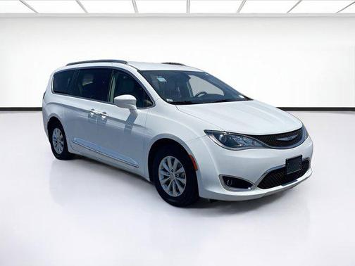 Bright White Clearcoat 2018 Chrysler Pacifica Touring-L