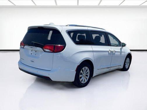Bright White Clearcoat 2018 Chrysler Pacifica Touring-L