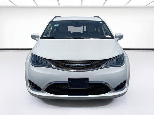 Bright White Clearcoat 2018 Chrysler Pacifica Touring-L