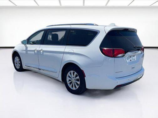Bright White Clearcoat 2018 Chrysler Pacifica Touring-L