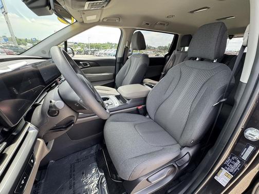 2025 Kia Carnival LX