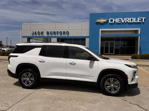 Summit White 2026 Chevrolet Traverse LT