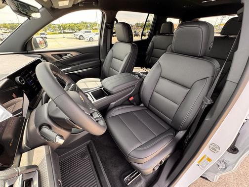 Summit White 2026 Chevrolet Traverse LT