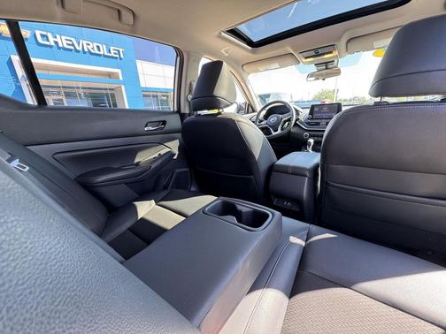 2021 Nissan Altima SR FWD