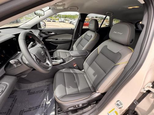White Sands 2026 Chevrolet Trax FWD ACTIV