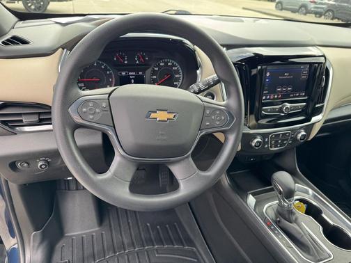 2022 Chevrolet Traverse LS