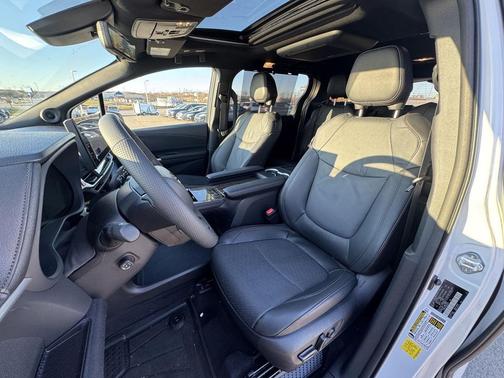 2025 Toyota Sienna Platinum