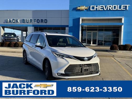 2025 Toyota Sienna Platinum