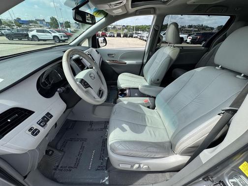 2011 Toyota Sienna XLE