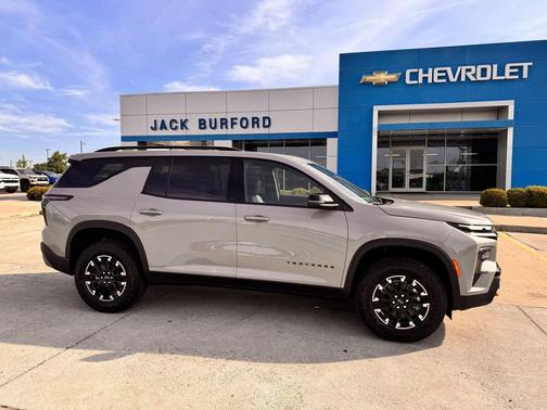 Sandstone Gray 2026 Chevrolet Traverse AWD Z71