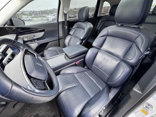White Platinum Metallic Tri-Coat 2025 Lincoln Nautilus Reserve