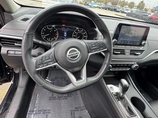 2022 Nissan Altima SR FWD