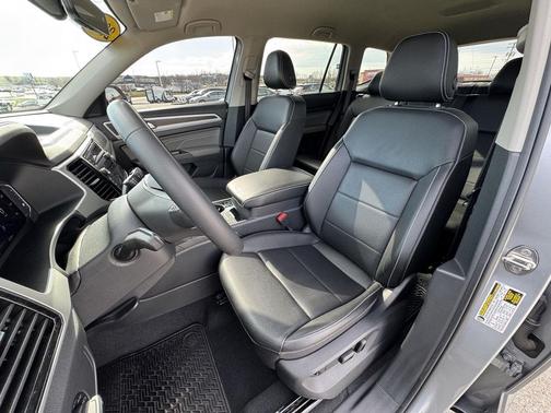 2023 Volkswagen Atlas 3.6L SE w/Technology