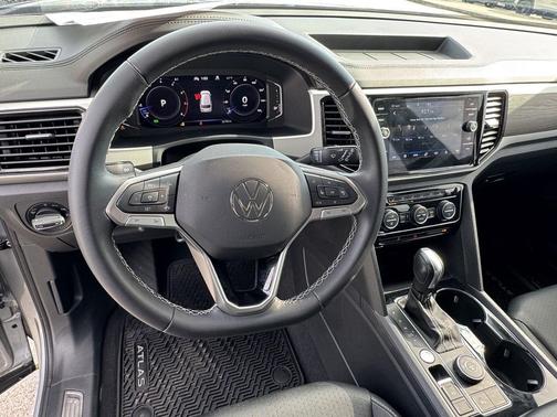 2023 Volkswagen Atlas 3.6L SE w/Technology