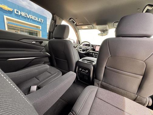 Summit White 2026 Chevrolet Traverse LT