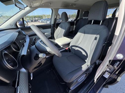 2022 Kia Carnival LX