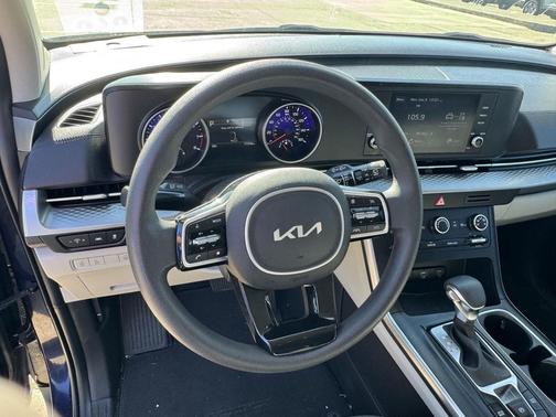 2022 Kia Carnival LX
