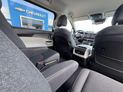 2022 Kia Carnival LX