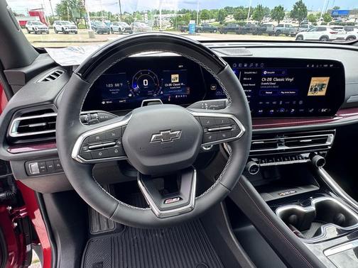 Radiant Red Tintcoat 2026 Chevrolet Traverse AWD Z71