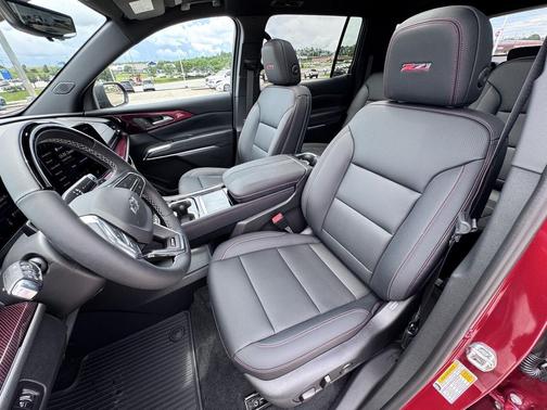 Radiant Red Tintcoat 2026 Chevrolet Traverse AWD Z71