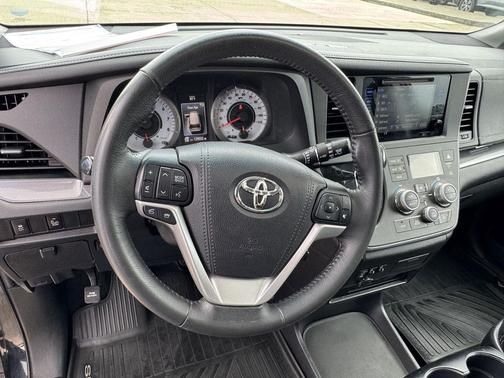 2017 Toyota Sienna SE