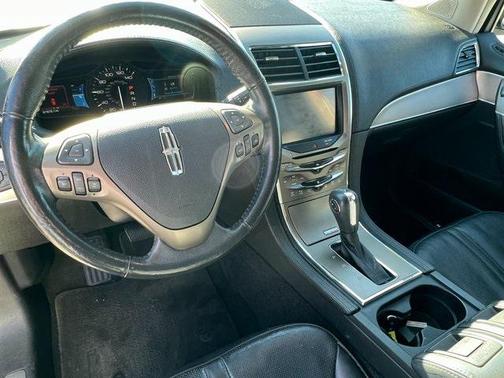 Photo 3 of 47 of 2011 Lincoln MKX Base