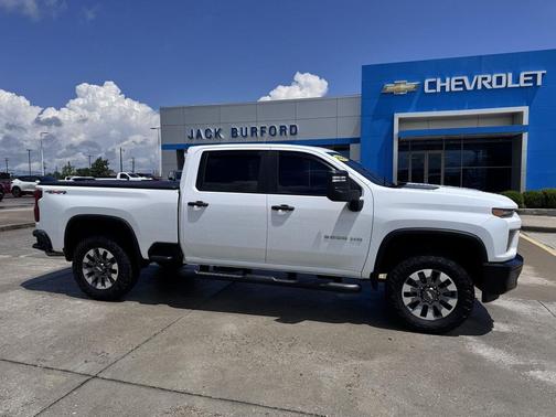 Summit White 2022 Chevrolet Silverado 2500 Custom