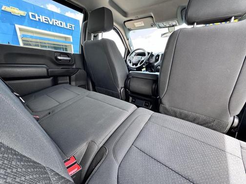 Summit White 2022 Chevrolet Silverado 2500 Custom