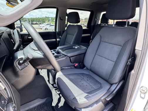 Summit White 2022 Chevrolet Silverado 2500 Custom