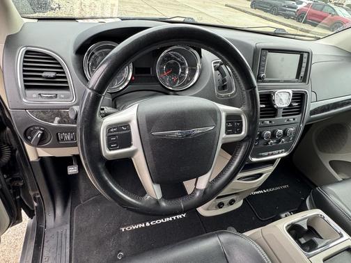 2015 Chrysler Town & Country LX