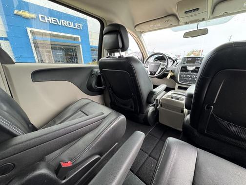 2015 Chrysler Town & Country LX