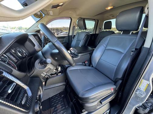 2020 RAM 2500 Tradesman Crew Cab 4X4 6'4' Box