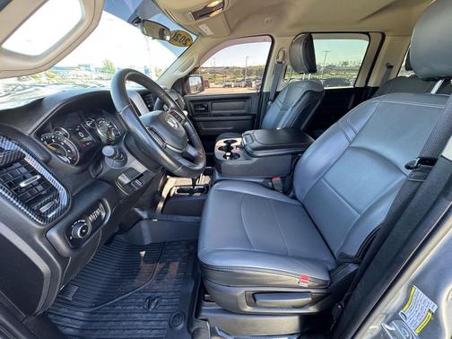 2020 RAM 2500 Tradesman Crew Cab 4X4 6'4' Box