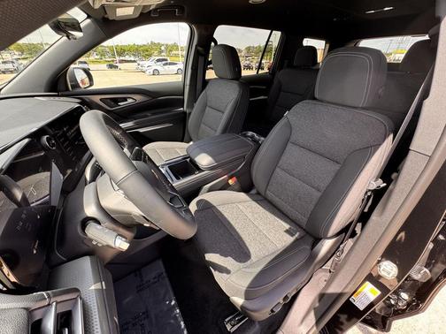 Mosaic Black Metallic 2026 Chevrolet Traverse LT