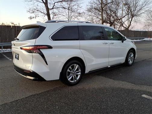 2022 Toyota Sienna Limited